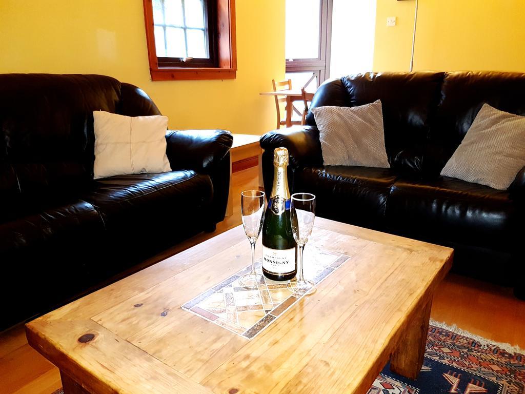 Dean Village - Lovely 2 Bed In Picturesque Dean Village With Balcony And Private Parking Edimburgo Quarto foto